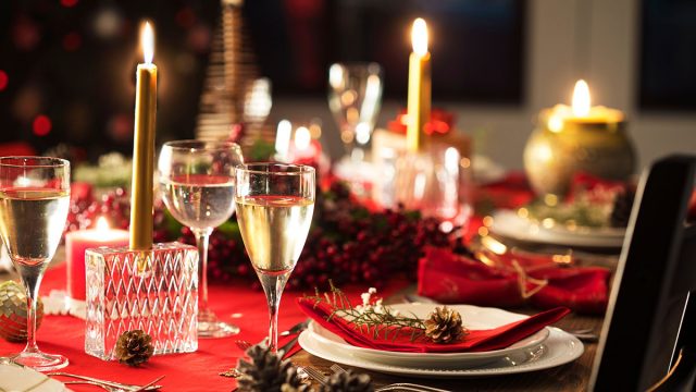 Best Christmas Table Runner • Reviews & Buying Guide for 2022