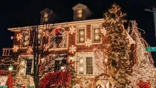 When Should You Put Your Christmas Lights Up?